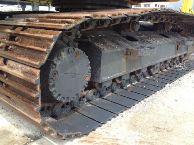 KOMATSU PC200-8
