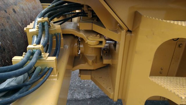 CATERPILLAR รุ่น CS 563 D