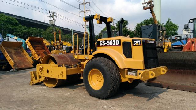 CATERPILLAR รุ่น CS 563 D