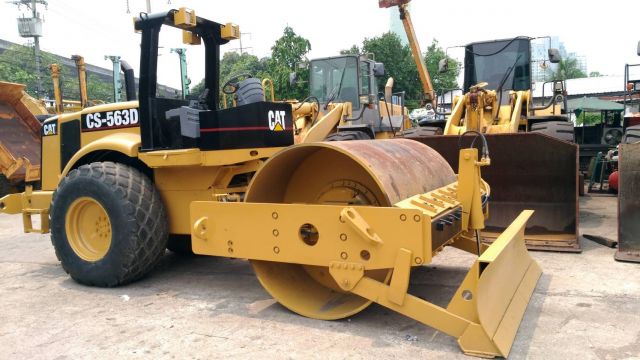 CATERPILLAR รุ่น CS 563 D