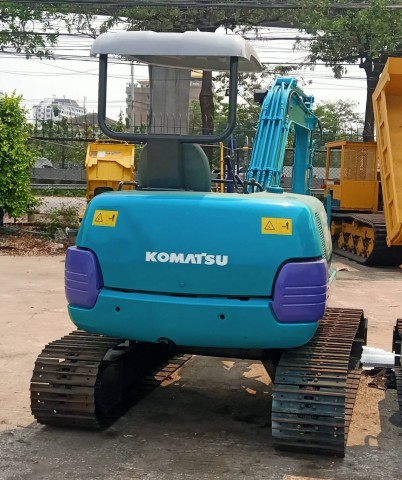 KOMATSU รุ่น PC40-7E นำเข้าญีปุ่นแท้