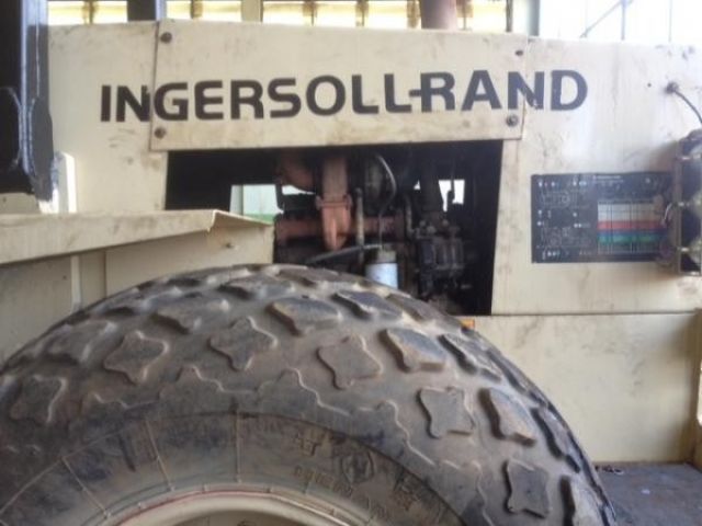 ขายรถบดสั่นสะเทือน INGERSOLL-RAND (รุ่น SD-100D) สภาพเยี่ยมพร้อมใช้งาน เหลือ3 คัน