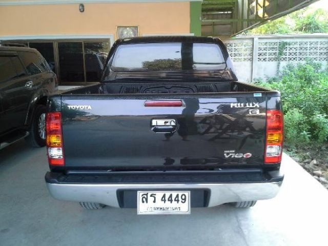 ขาย toyota vigo perunner 3.0 รถใช้เอง