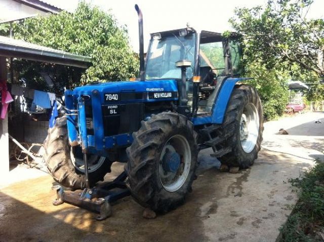 ขายแทรคเตอร์ FORD New Holland 7840 4WD พร้อมอุปกรณ์(เลิกกิจการ)