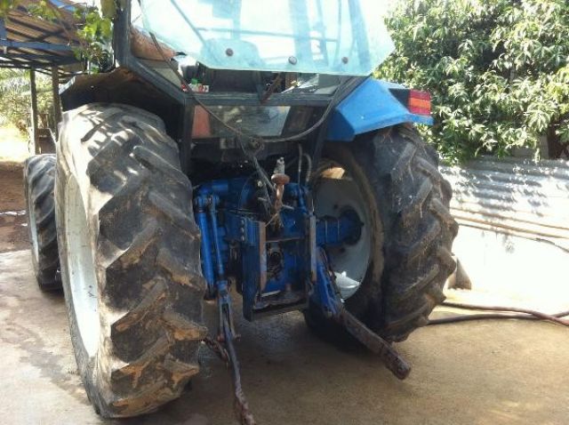 ขายแทรคเตอร์ FORD New Holland 7840 4WD พร้อมอุปกรณ์(เลิกกิจการ)