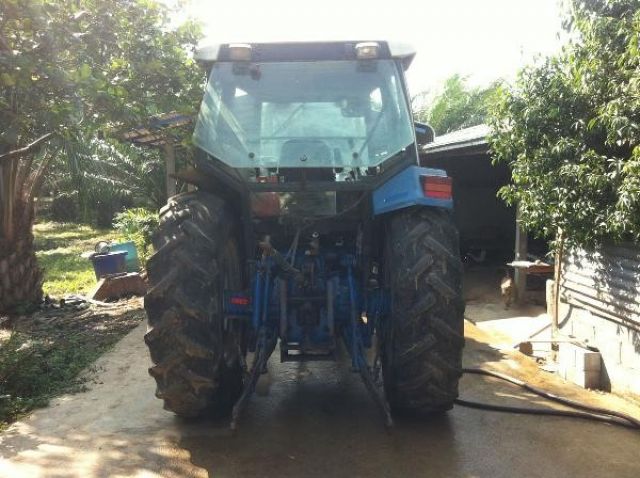 ขายแทรคเตอร์ FORD New Holland 7840 4WD พร้อมอุปกรณ์(เลิกกิจการ)