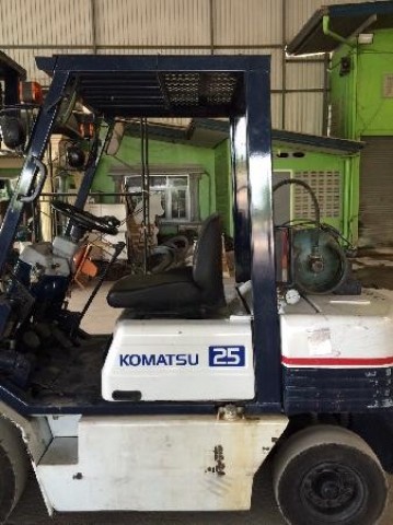 ขายรถโฟล์คลิฟท์ Komatsu 2.5 ตัน รุ่น 11 พร้อมใช้ 086-8053515