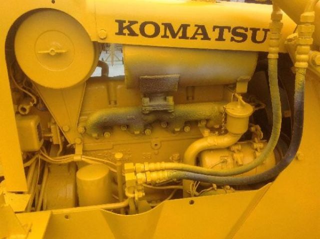 ขายรถแทรคเตอร์Komatsuรุ่นD21-3มือสองญี่ปุ่นไม่เคยใช้งานในไทยมีใบอินวอยสภาพดีพร้อมใช้งาน