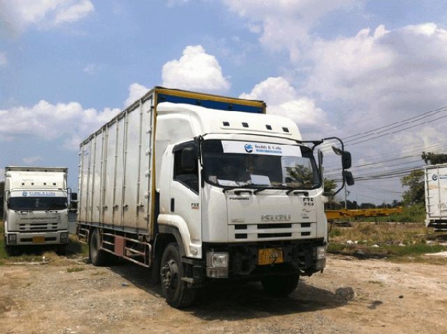 ขายรถบรรทุก6ล้อ พร้อมตู้10บาน ยี่ห้อ ISUZU FTR240 Euro3 Com ยาว 7.5เมตร