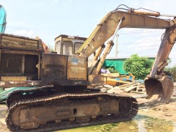 KOMATSU PC 200-2 ราคา 450000 บาท 