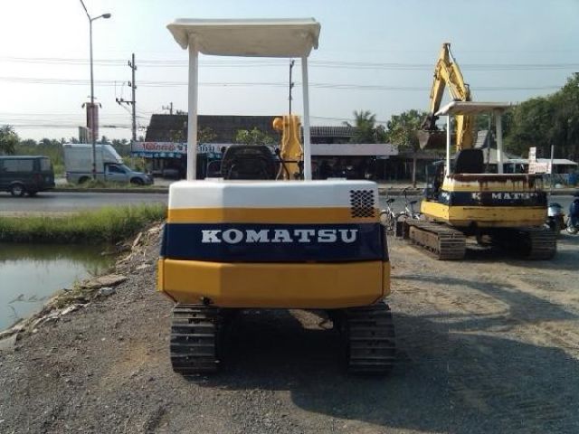 รถแบคโฮล KOMATSU PC20-6 นำเข้า มือสองจากญี่ปุ่น ทำสีใหม่ ใช้งานได้เลย