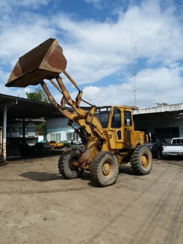 ขายรถตักล้อยาง CAT 920 เก๋ง แอร์ เครื่อง เกียร์ดี พร้อมใช้ สนใจติดต่อ คุณวัลลพ 081-7555888