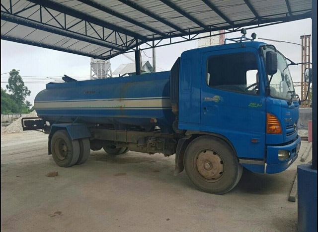 รถบรรทุกน้ำ HINO MEGA FG1JJPA เครื่อง JO8C 212 แรงม้า จดทะเบียนปี 2549