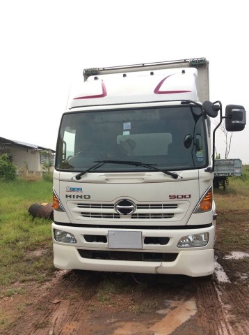 รถหกล้อตู้เปียก(เลส) HINO FG8J เครื่อง JO8E 212 แรง จดทะเบียนปี 2557วิ่งน้อย หมื่นกว่ากิโล