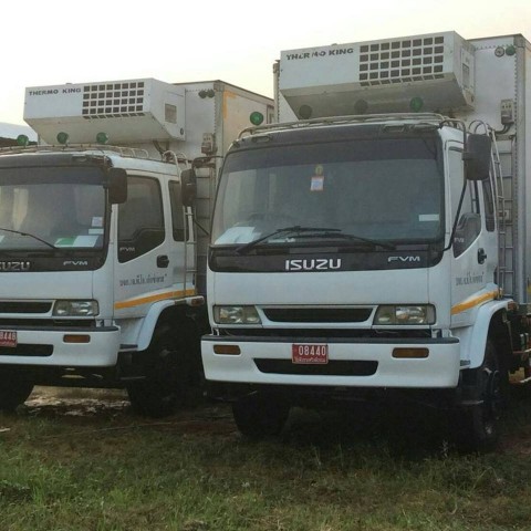 รถสิบล้อตู้เย็น มีลิฟท์ท้าย ISUZU DECA 200 เครื่อง 200 แรงม้า ตู้สแตนเลส ยาว 6.4 เมตร