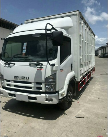 รถหกล้อตู้แห้ง10บาน ISUZU FRR210  เครื่อง 210 แรงม้า จดปี 2557 เบรคจิ๊ฟฟี่ รถวิ่งหลักหมื่นกิโล