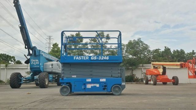 ขายลิฟท์กระเช้า GENIE GS-3246 Refurbished - Scissorlift