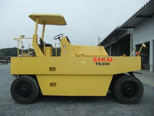 ขายรถบดล้อยาง SAKAI TS200 สนใจติดต่อหนึ่ง 061-4194021
