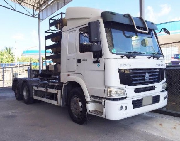 ขายรถบรรทุกหัวลาก SINO TRUCK HOWO 345 CNG ปี2011