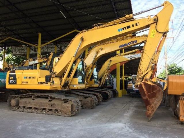 รถ KOMATSU PC200-8 เก่านอกญี่ปุ่นไม่เคยใช้งานในไทย