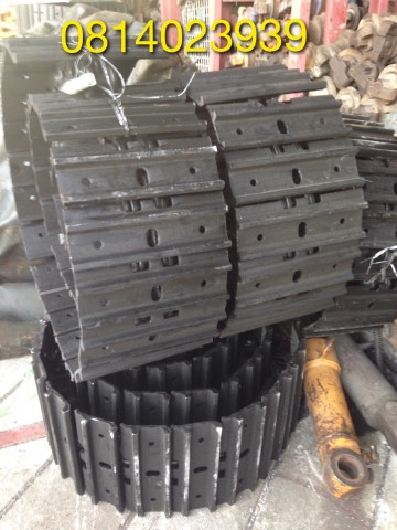 โซ่komatsu pc20-30 ข้างละ 10,500 บาท โซ่kubota kx91-3 ข้างละ 10,500 บาท