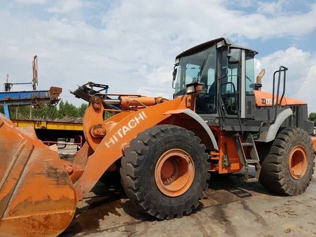 ให้เช่ารถตักล้อยาง Wheel Loader รายเดือน