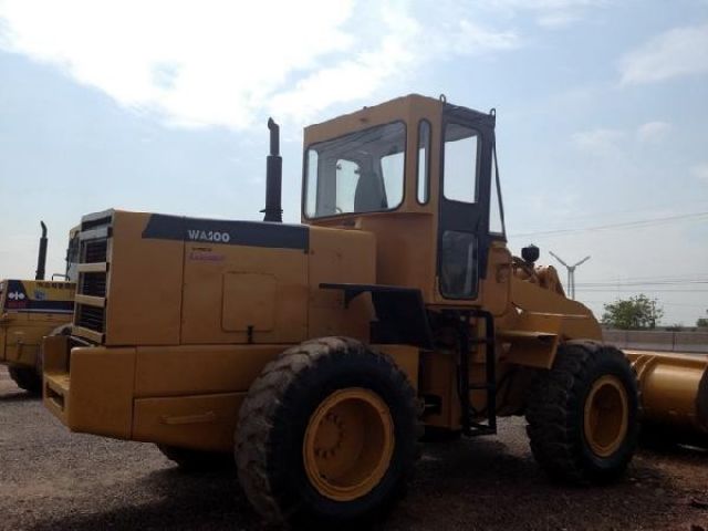 รถตักล้อยางเอวอ่อน 520 โทร 0927826142,034886118 www.patanamachine.com