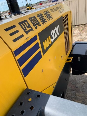 ขายรถตัก KOMATSU WA320-7 ตัก 3.50 คิว ยกสูง 4 ม. เครื่องยนต์ 6 สูบเทอร์โบ 168แรงม้า โทร.0927826142