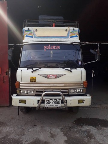 ขายด่วน++ สิบล้อ hino KT925 พื้นเรียบ 6 สูบ สีขาว