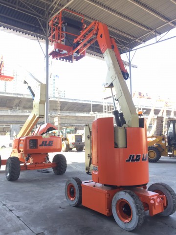 ขายรถกระเช้า JLG บูมศอก E300AJP สูง 9.14 เมตร มือสอง ปรับสภาพแล้ว พร้อมใช้งาน