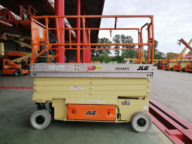 ขายรถกระเช้า JLG ขากรรไกร 2646ES สูง 7.92 เมตร มือสอง