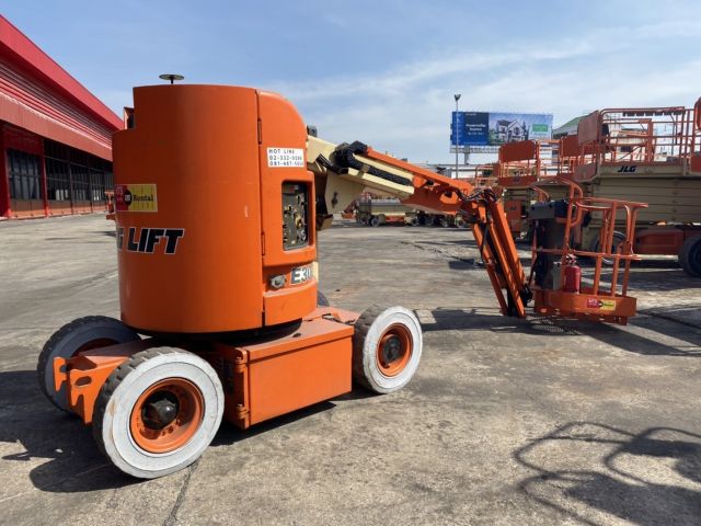 ขายรถกระเช้า JLG บูมข้อศอก E300AJP สูง 9.14 เมตร