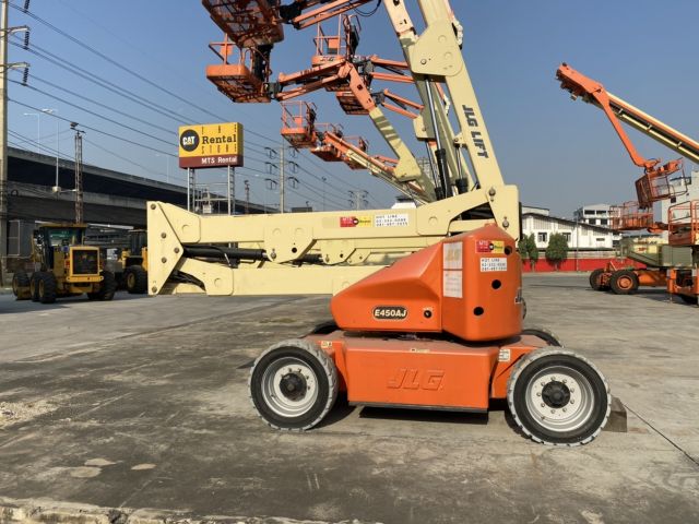 ขายรถกระเช้า JLG บูมข้อศอก E450AJ สูง 13.72 เมตร พร้อมใช้งาน