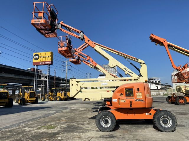 ขายรถกระเช้า JLG บูมศอก 450AJ II สูง 14 เมตร มือสอง พร้อมใช้งาน