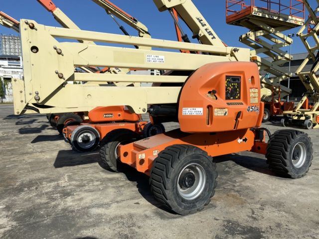 ขายรถกระเช้า JLG บูมศอก 450AJ II สูง 14 เมตร มือสอง พร้อมใช้งาน