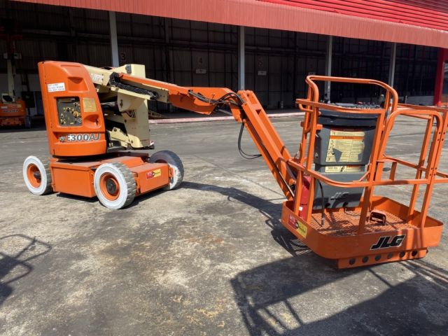 ขายรถกระเช้า JLG บูมข้อศอก E300AJP สูง 9.14 เมตร