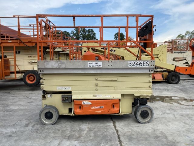 ขายรถกระเช้า JLG ขากรรไกร 3246ES สูง 9.68 เมตร มือสอง