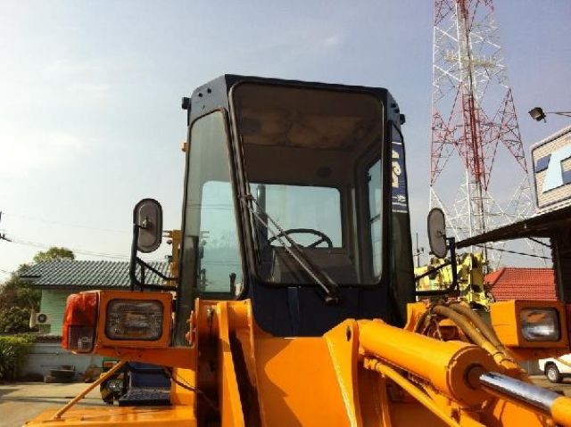 รถตัก Komatsu รุ่น WA100-1 เก่าญี่ปุ่น ทำสีใหม่ จัดไฟแนนซ์ได้ พร้อมใช้งาน