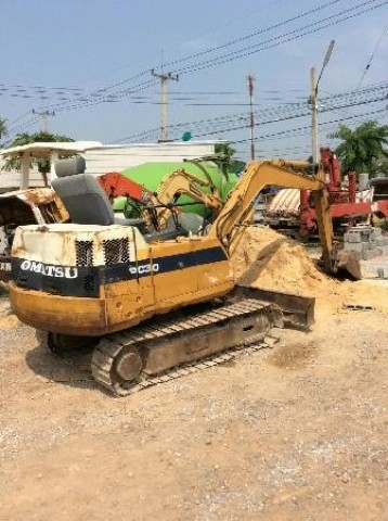 ขายล้างสต๊อก รถขุดเล็ก KOMATSU PC30-6