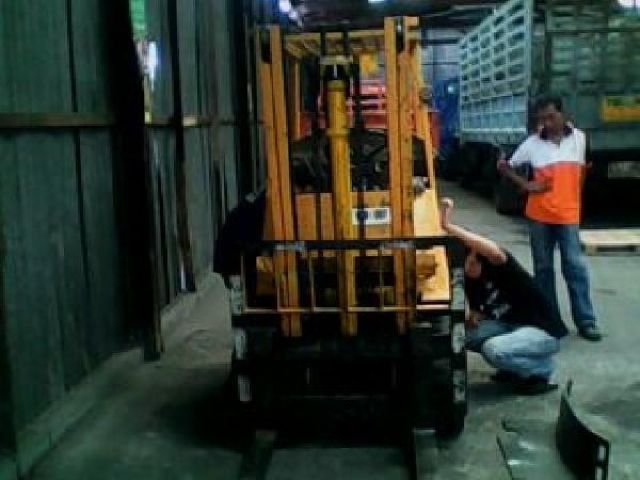 ต้องการขายรถ Forklift 1 ตัน เครื่องเบนซิน (มือ2)