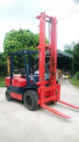 ขายรถยกFORKLIFT3ตันเสา5เมตรราคา330000บาทขายด่วย