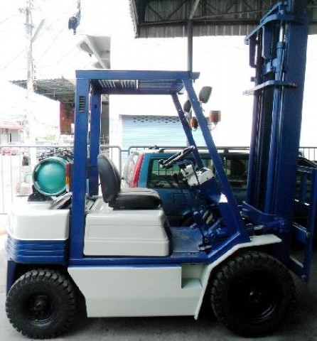 FORKLIFTยี่ห้อKOMATSUรุ่น11ขนาด2ตันเสา4เมตรติดแก๊สรับประกัน3เดือน