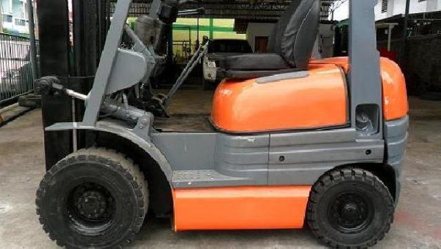 ขายรถยกFORKLIFTยี่ห้อTOYOTAรุ่น6FD15สภาพพร้อมใช้สวยครบ225000บาทเก่านอกใช้งานแค่9883ชม.เท่านั้น