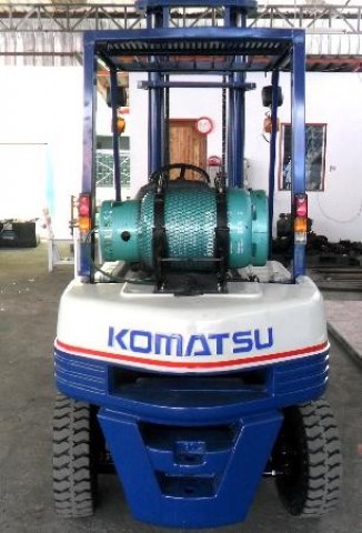 FORKLIFT:KOMATSUขนาด2ตันเสาสูง4เมตรใช้งานได้2ระบบเบนซิล+แก๊สขายแล้วจ้าาาาาาาาาาาาาาาาาาาาาา