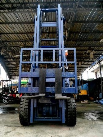 ขายรถยกFORKLIFTด่วนสวยรับประกันขนาด2.5ตันเสา4เมตรKOMATSU:FD25-11ราคา280000บาท