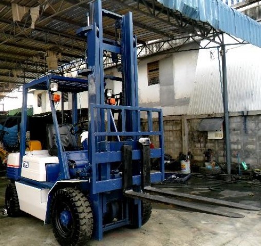 ขายรถยกFORKLIFTด่วนสวยรับประกันขนาด2.5ตันเสา4เมตรKOMATSU:FD25-11ราคา280000บาท