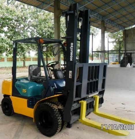 รถยกโฟร์คลิฟท์งาเท-หงายได้เสา4เมตรล้อคู่เกียร์ออโต้ราคา390000ยี่ห้อKOMATSU:FD25-12