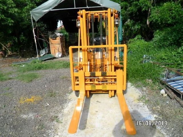 ขายรถยกFORKLIFT:2ตันงาสไลด์ราคาูกนำเข้าจากญี่ปุ่นไม่คยใช้งานในไทยKOMATSU:FG20-8