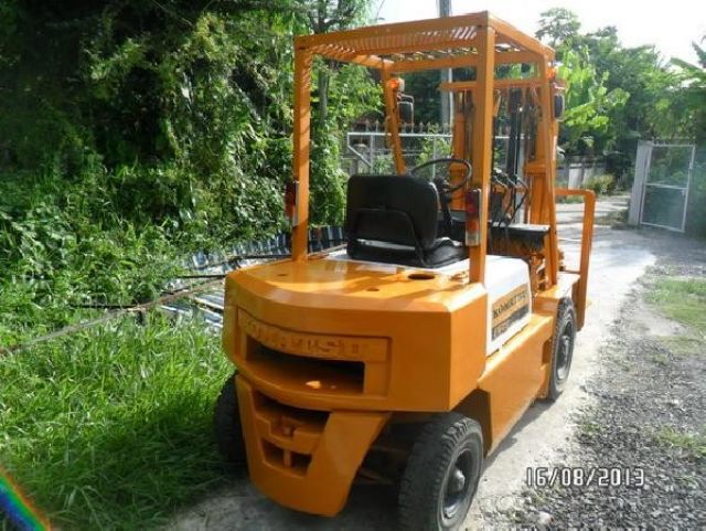 ขายรถยกFORKLIFT:2ตันงาสไลด์ราคาูกนำเข้าจากญี่ปุ่นไม่คยใช้งานในไทยKOMATSU:FG20-8