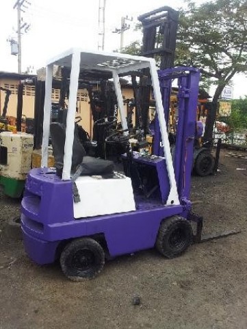 FORKLIFT TOYOTA ยกน้ำหนัก 900 กิโล 3.0 เมตร ยางตัน